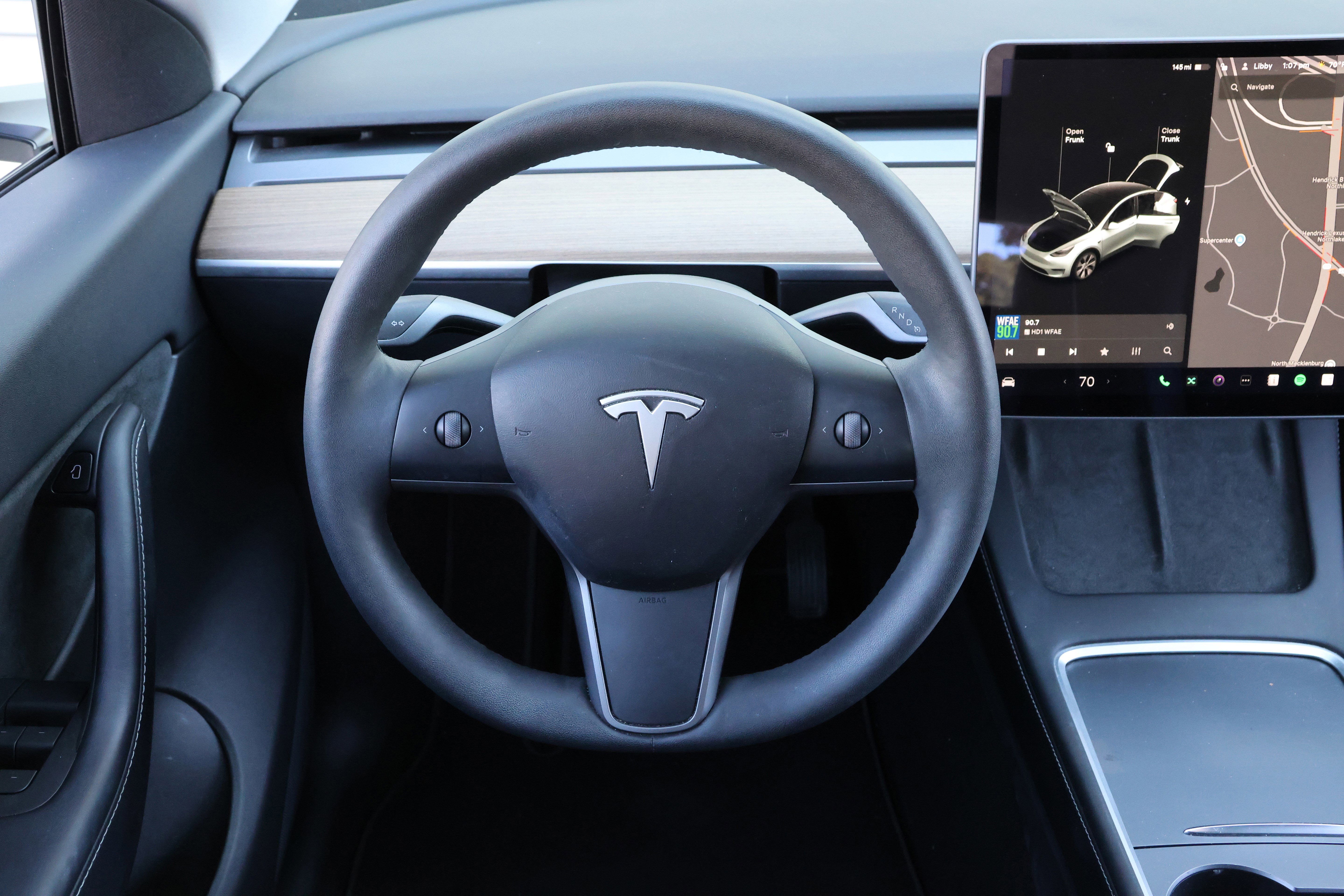 Used 2021 Tesla Model Y Long Range image 16