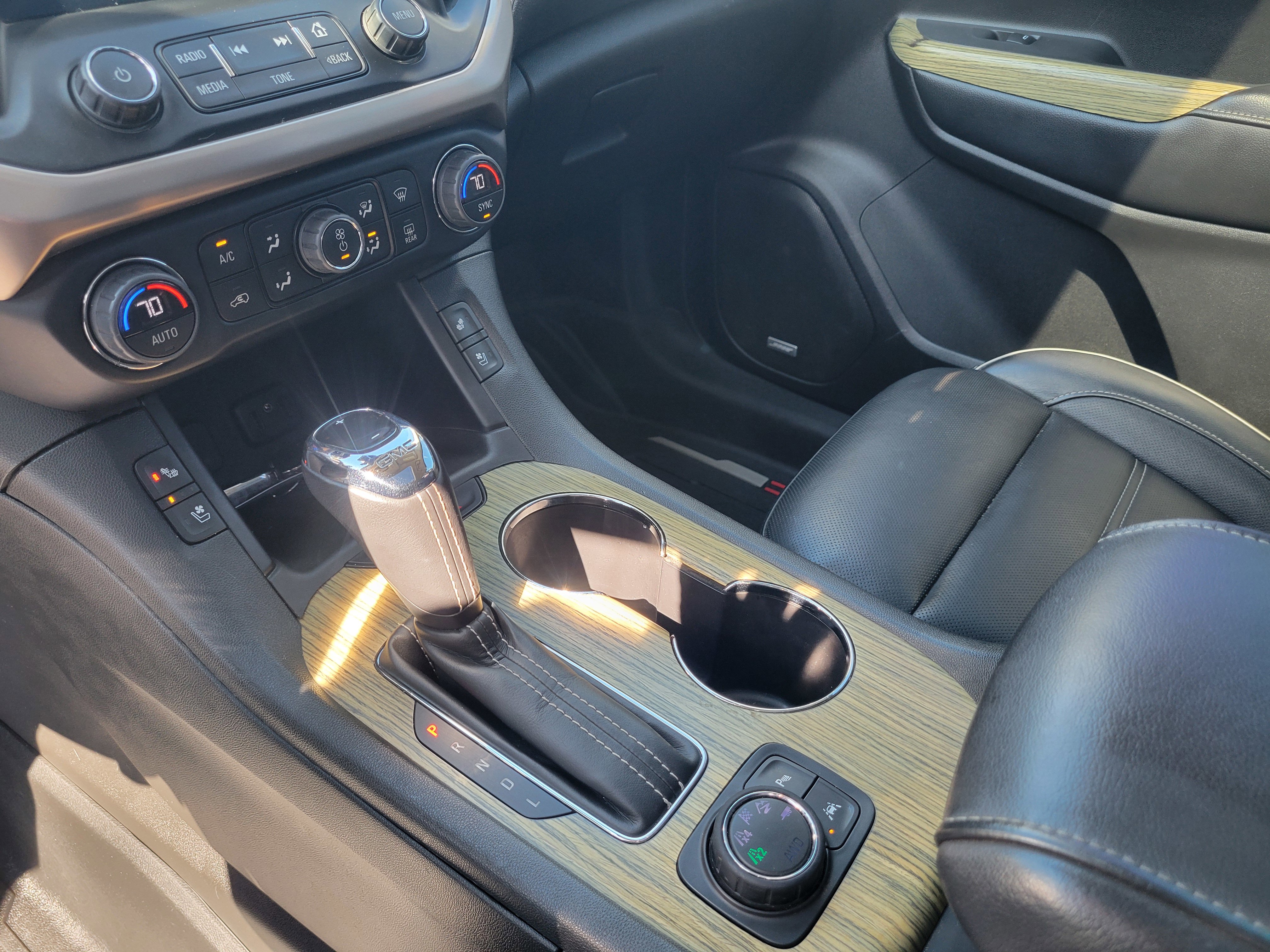 Used 2018 GMC Acadia Denali w/ Technology Package image 26