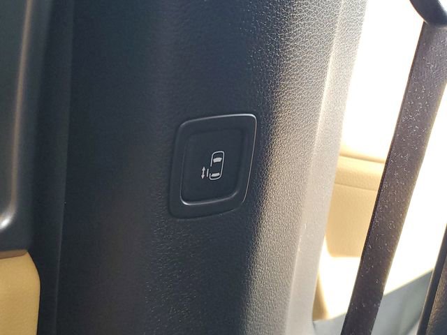 Used 2023 Kia Carnival LX FWD image 14