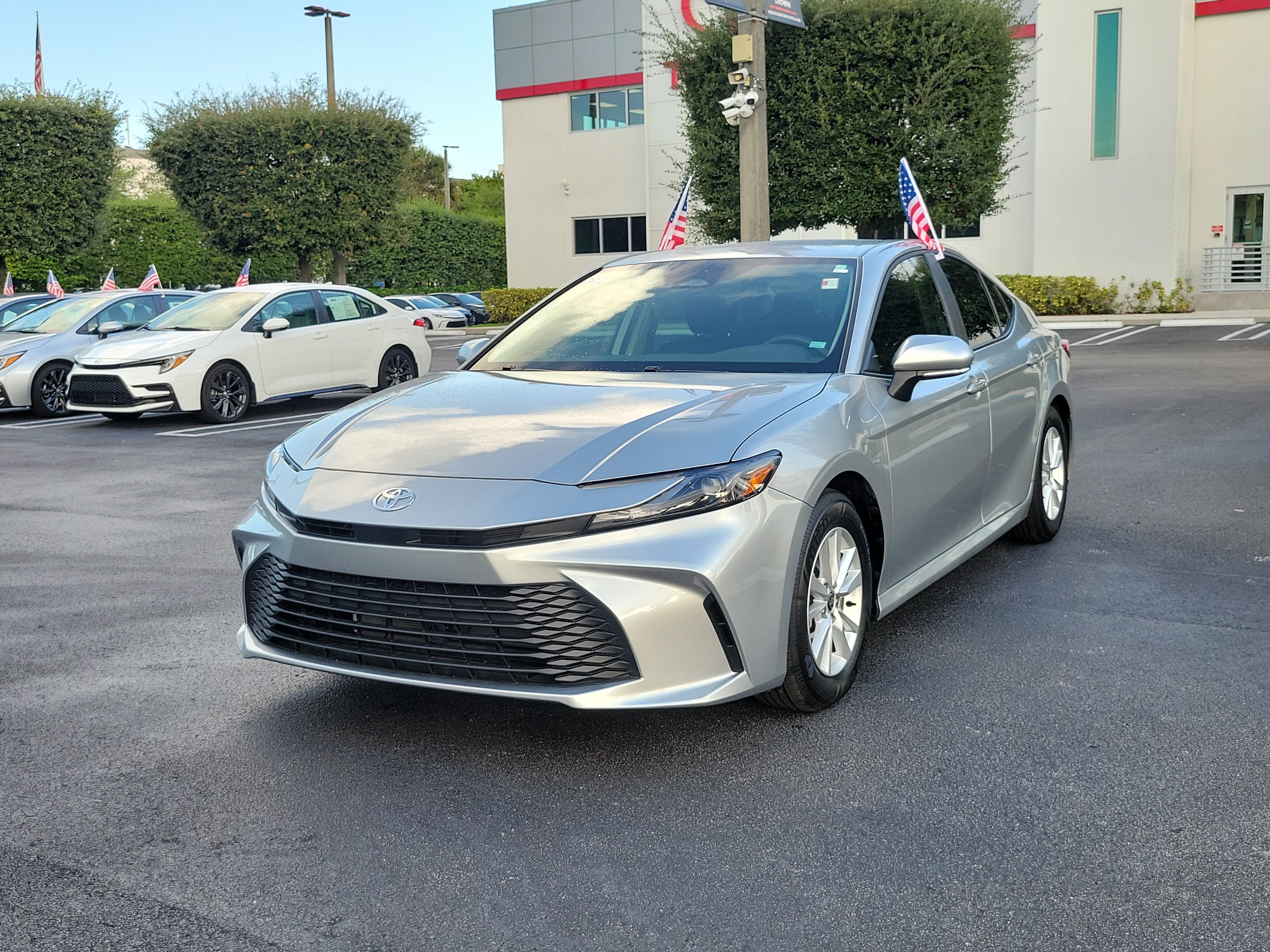 Used 2026 Toyota Camry LE w/ Convenience Package FWD image 5