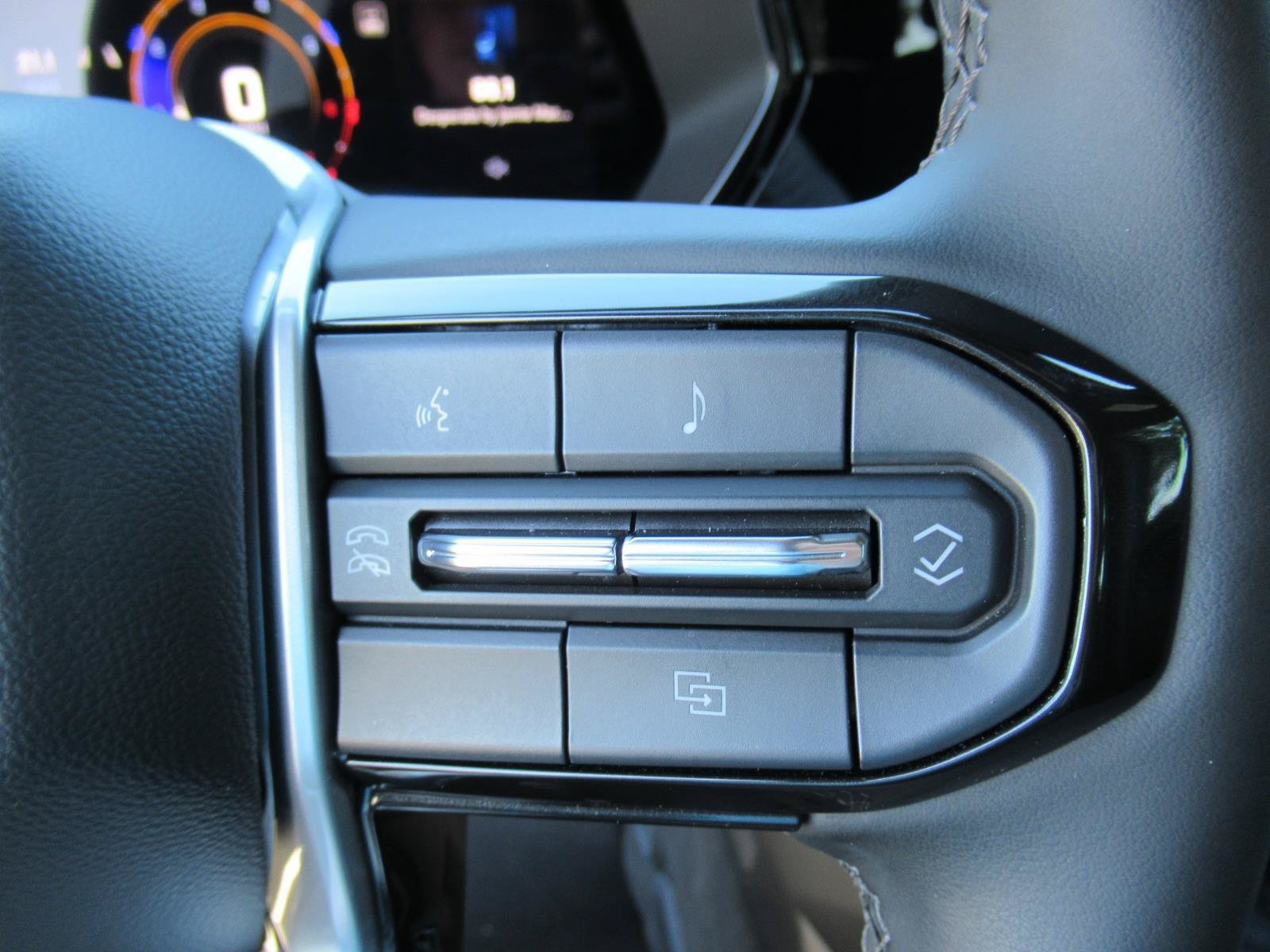 Used 2024 Chevrolet Colorado LT w/ LT Convenience Package RWD image 24