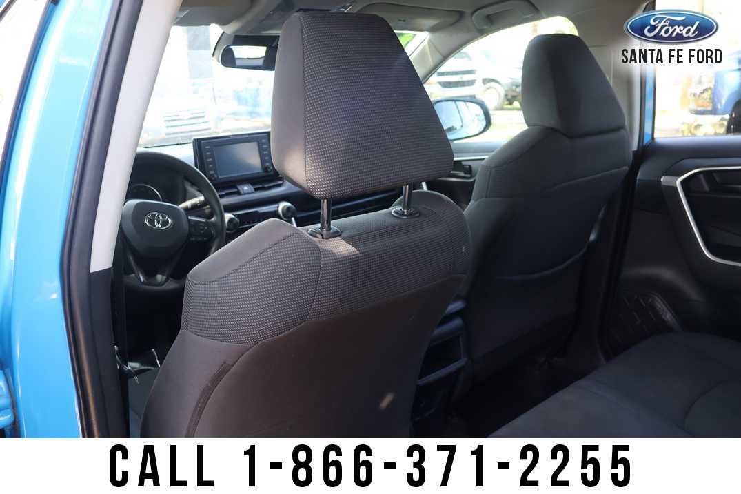 Used 2019 Toyota RAV4 LE FWD image 13