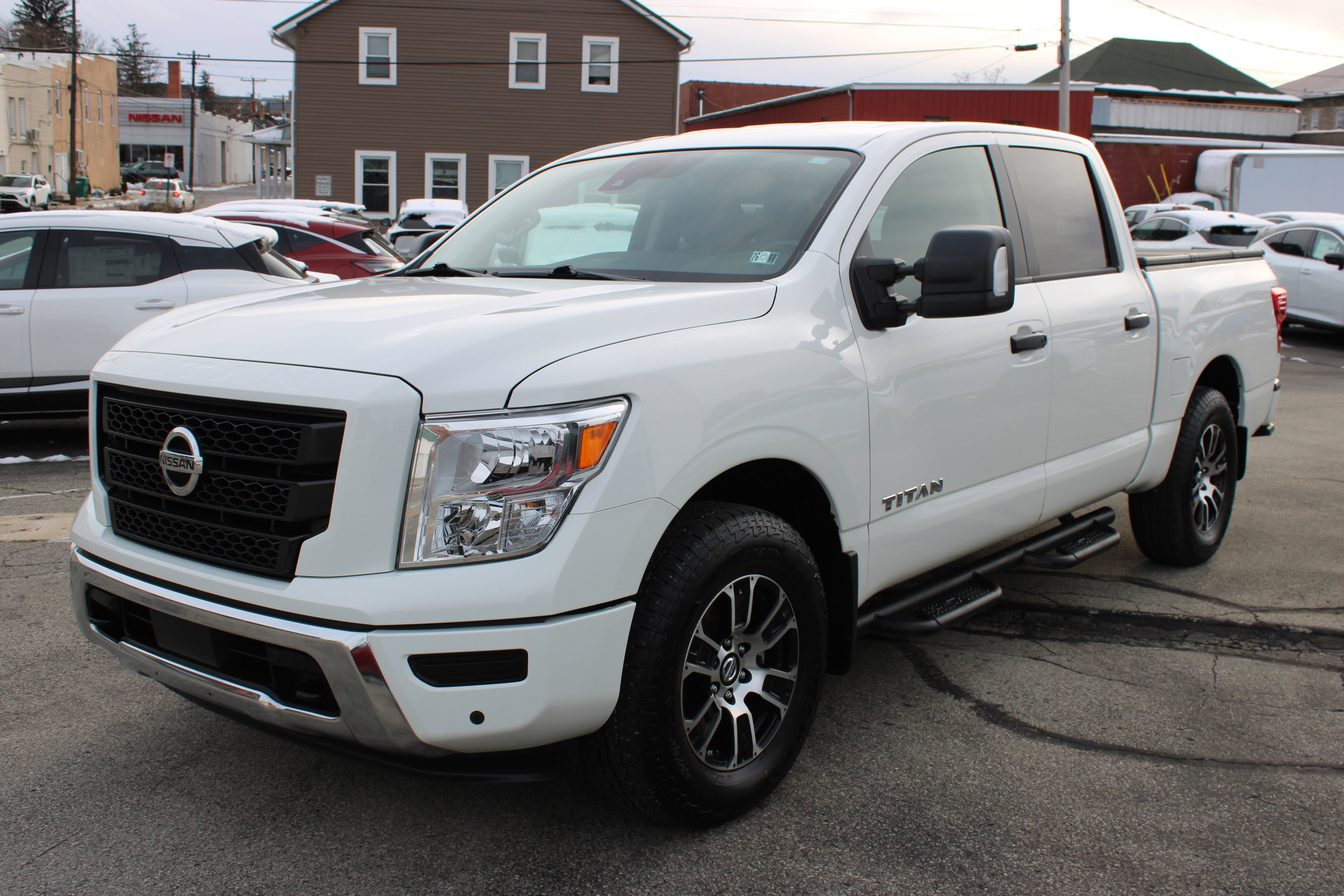 Certified 2022 Nissan Titan SV w/ SV Convenience Package image 1