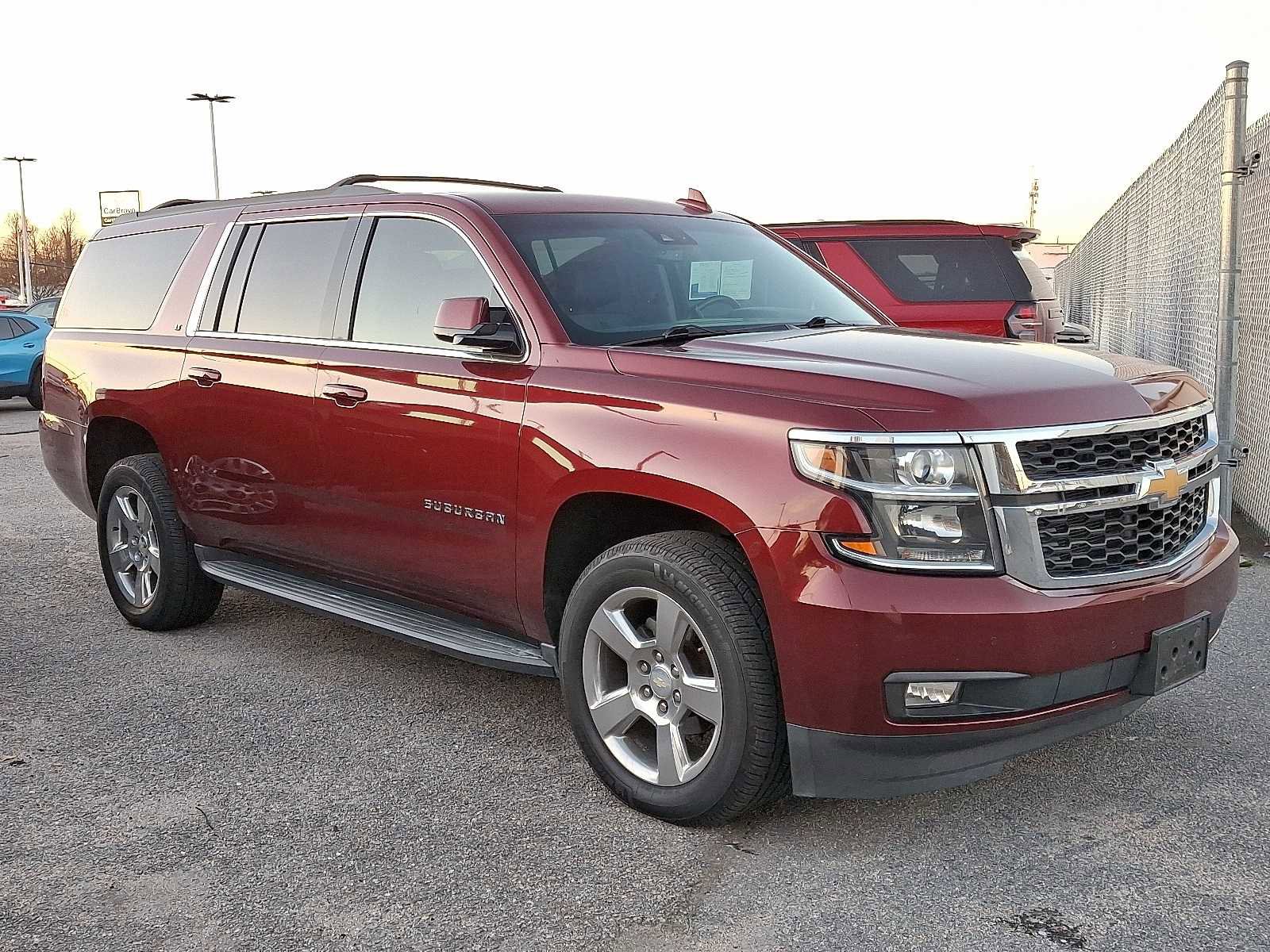 Used 2016 Chevrolet Suburban LT w/ Luxury Package image 2
