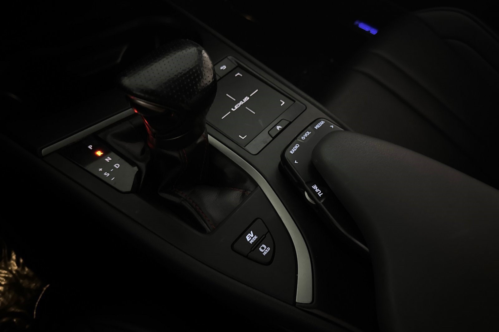 Used 2019 Lexus UX 250h F Sport AWD/4WD image 17