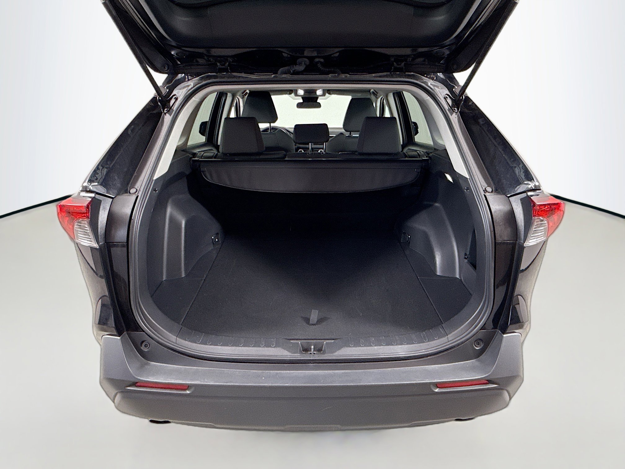 Used 2025 Toyota RAV4 XLE image 22