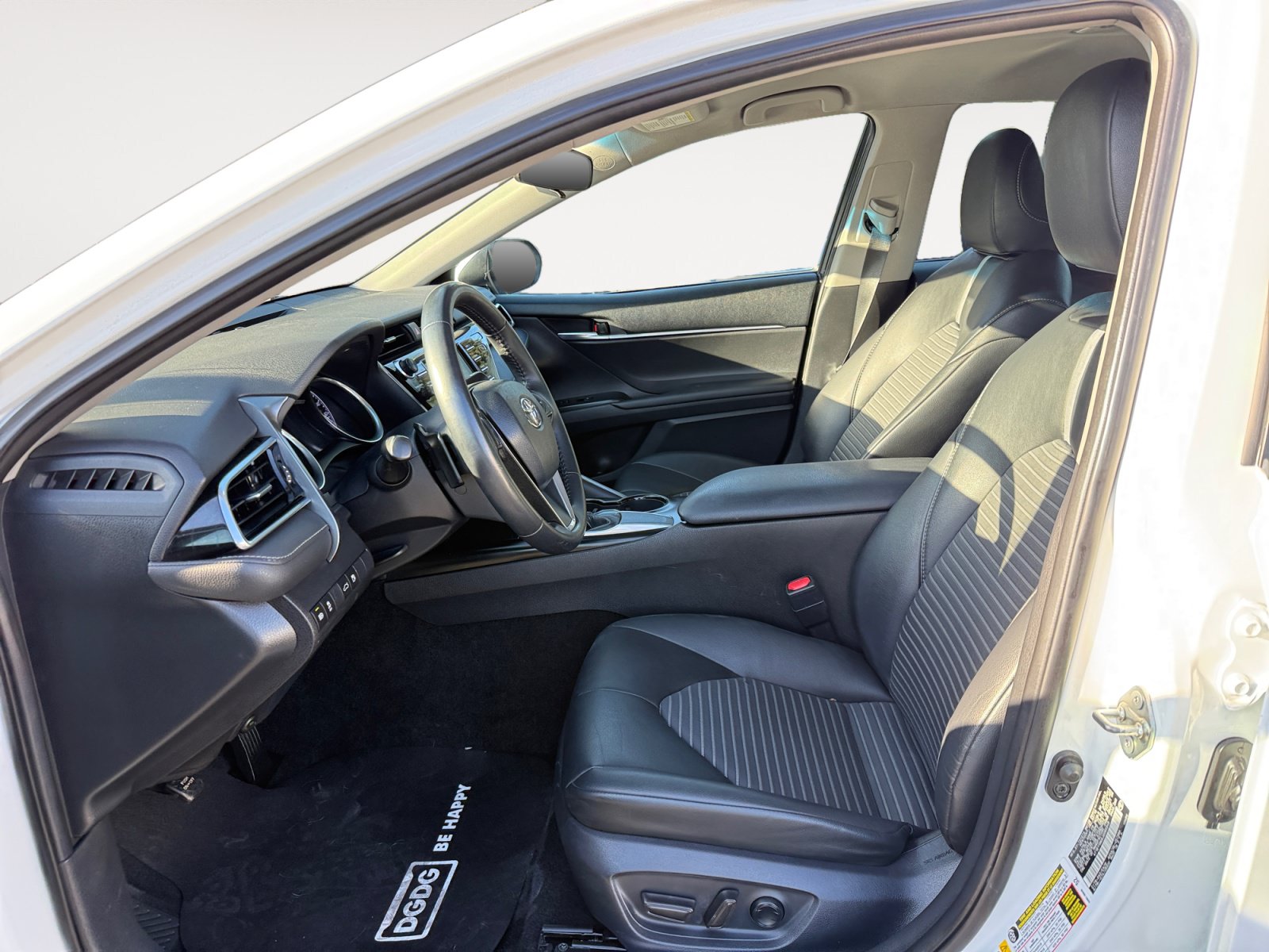Used 2018 Toyota Camry SE FWD image 10