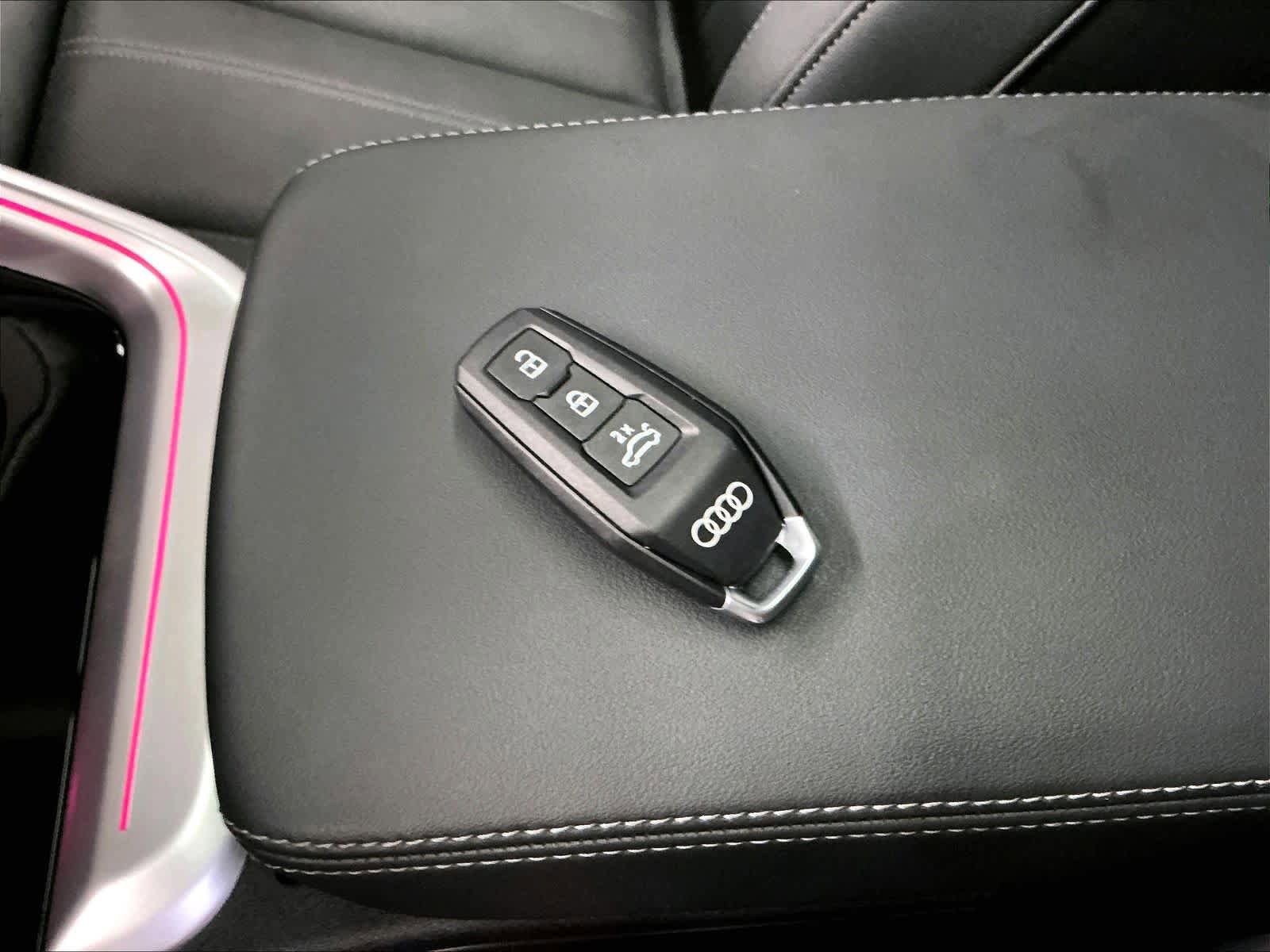 Certified 2025 Audi Q5 Prestige image 13