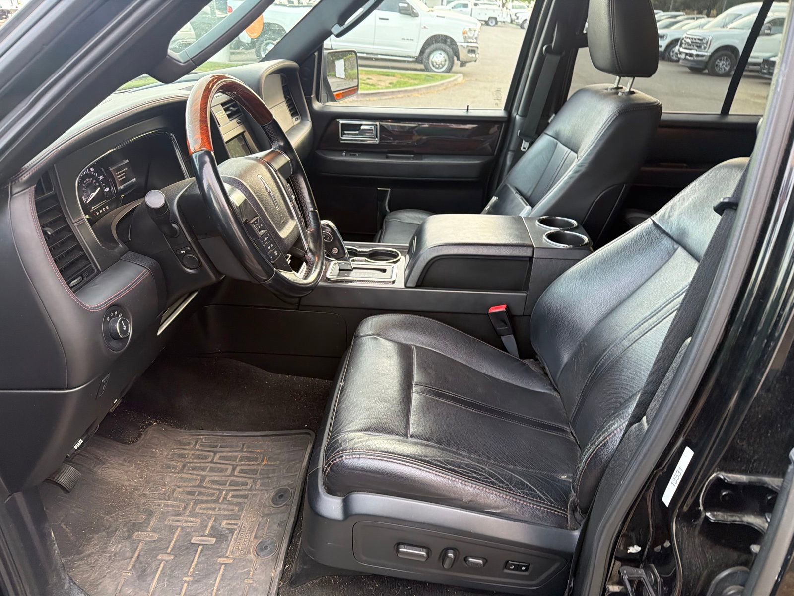 Used 2017 Lincoln Navigator L Reserve image 10