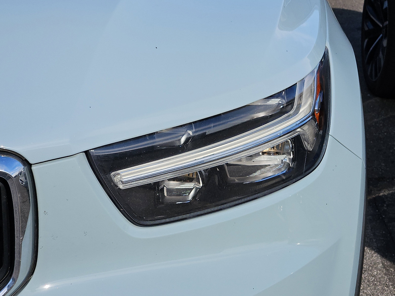 Used 2019 Volvo XC40 T5 Momentum image 4