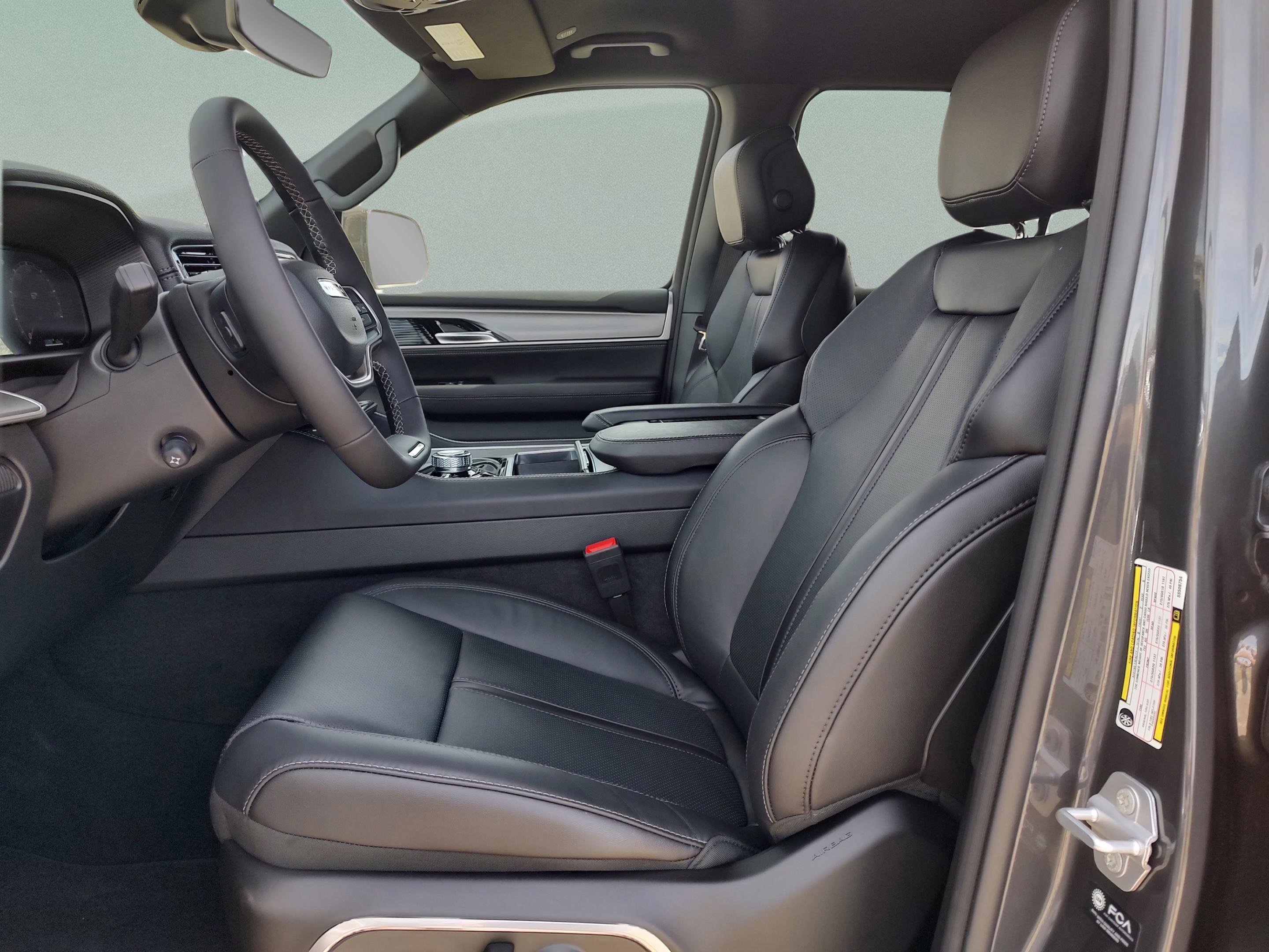 New 2025 Jeep Wagoneer 4WD image 27