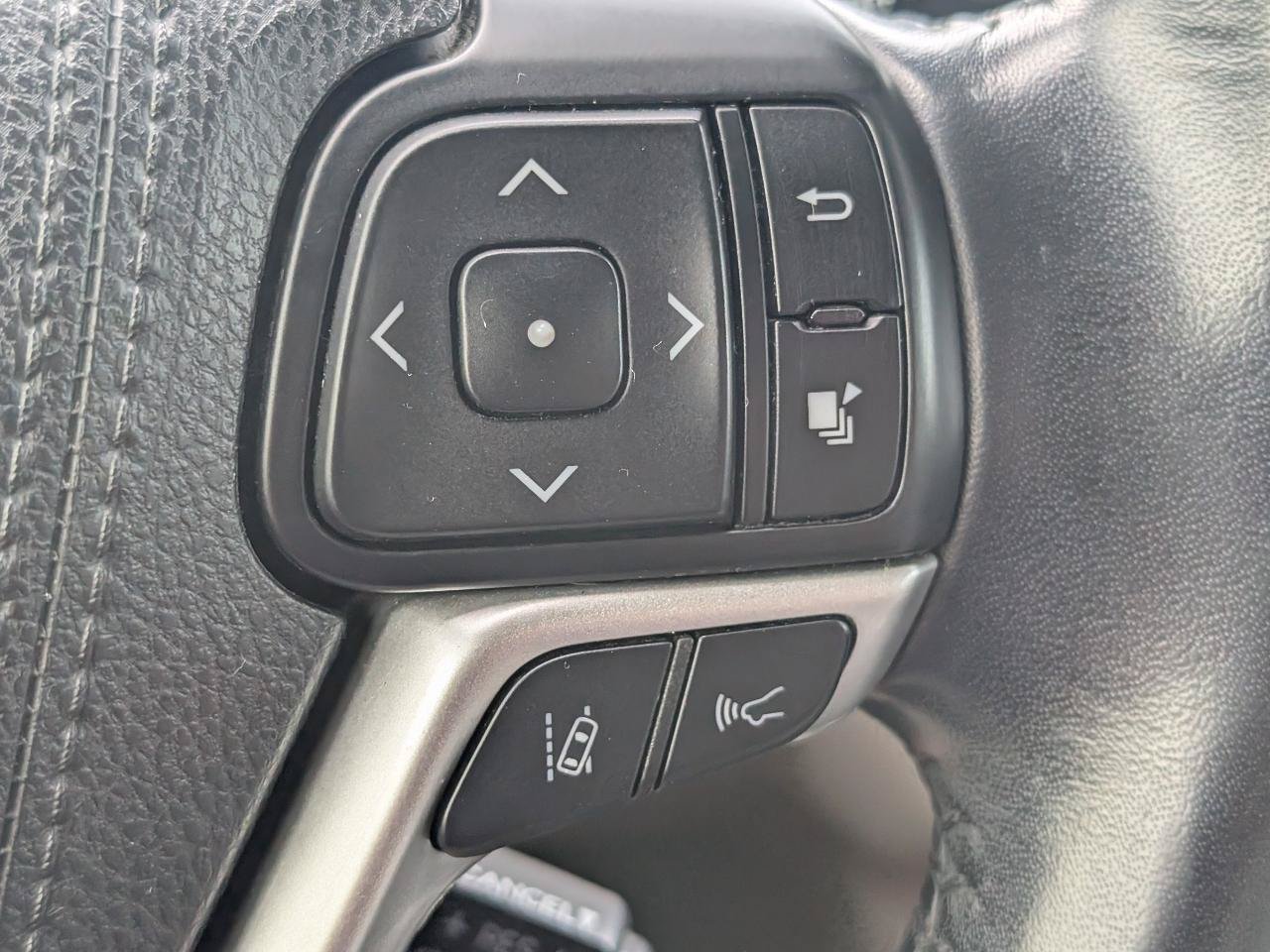 Used 2018 Toyota Highlander Limited FWD image 14