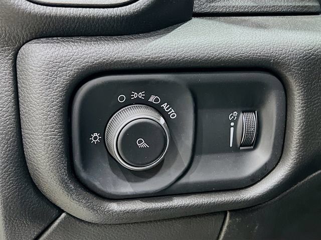 New 2024 RAM 2500 Tradesman w/ Chrome Appearance Group AWD/4WD image 18