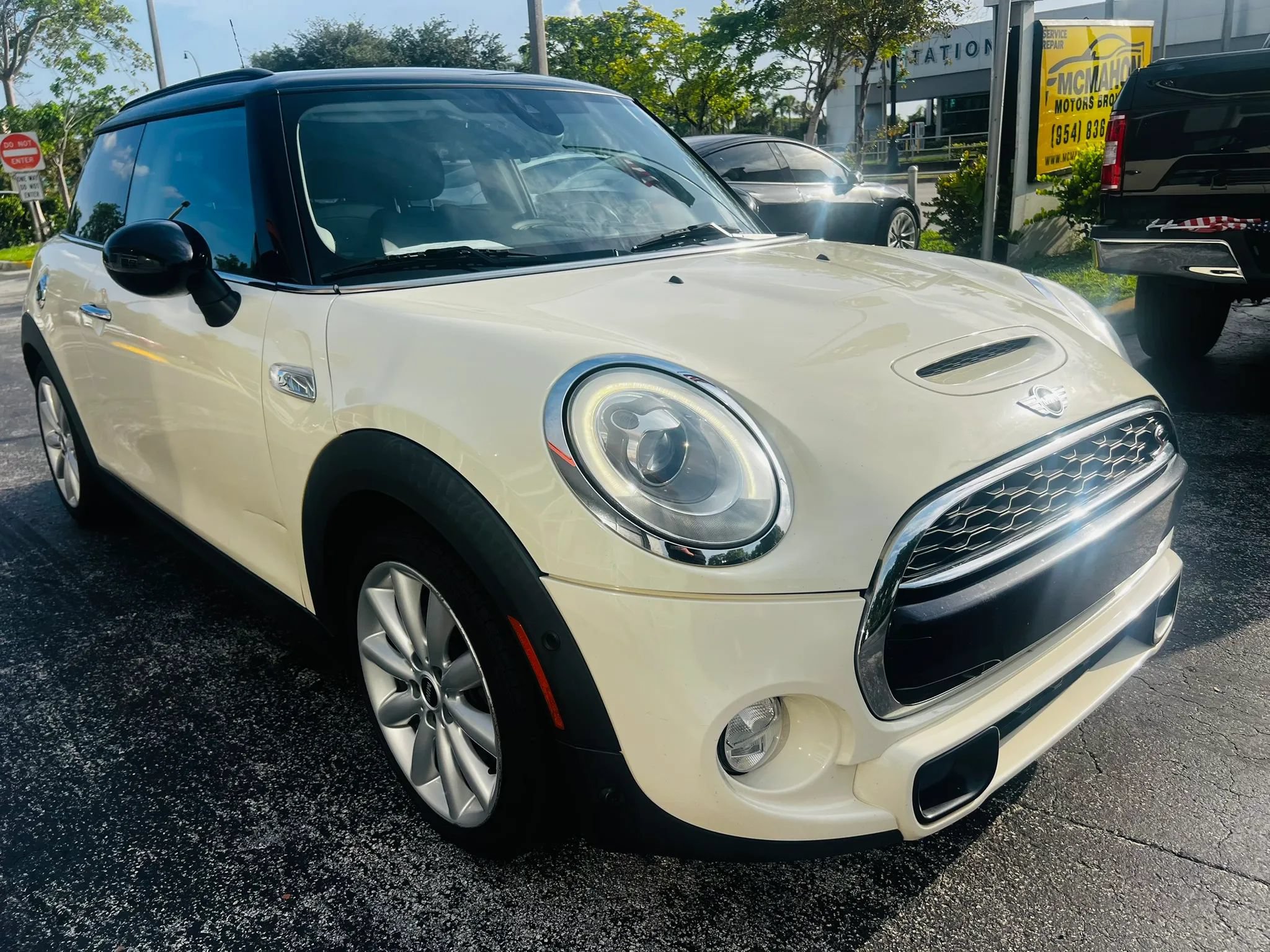 Used 2015 MINI Cooper S w/ Park Assistant Package FWD image 3