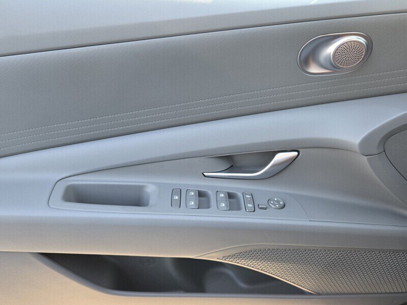 Used 2026 Hyundai Elantra SE FWD image 12