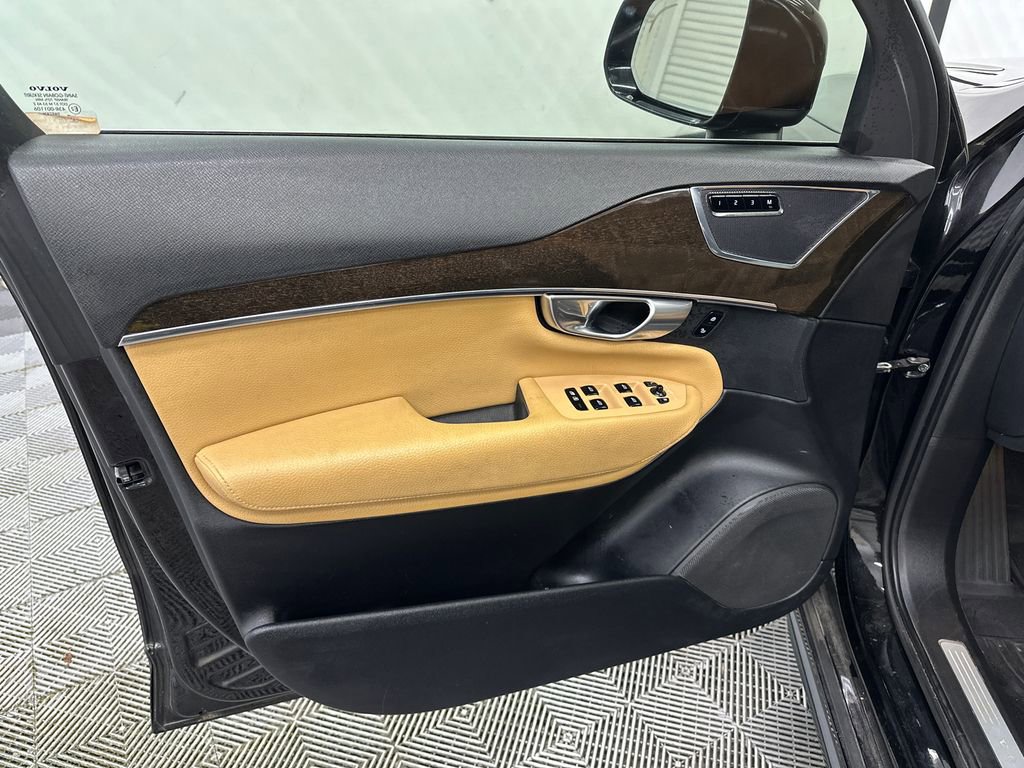Used 2017 Volvo XC90 T6 Momentum w/ Vision Package AWD/4WD image 11