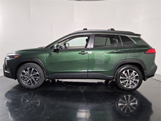 Used 2024 Toyota Corolla Cross XLE image 3