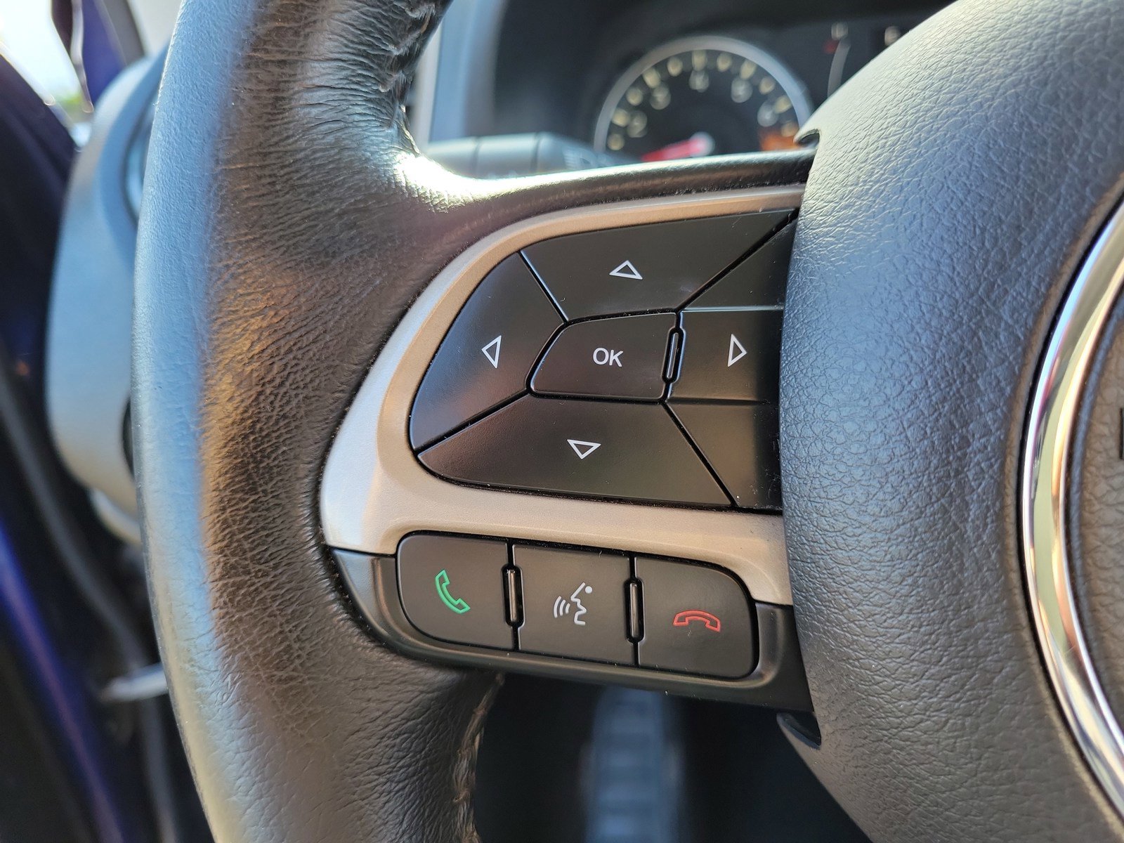 Used 2016 Jeep Renegade Latitude FWD image 18