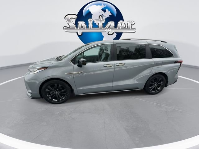 Used 2023 Toyota Sienna XSE image 6