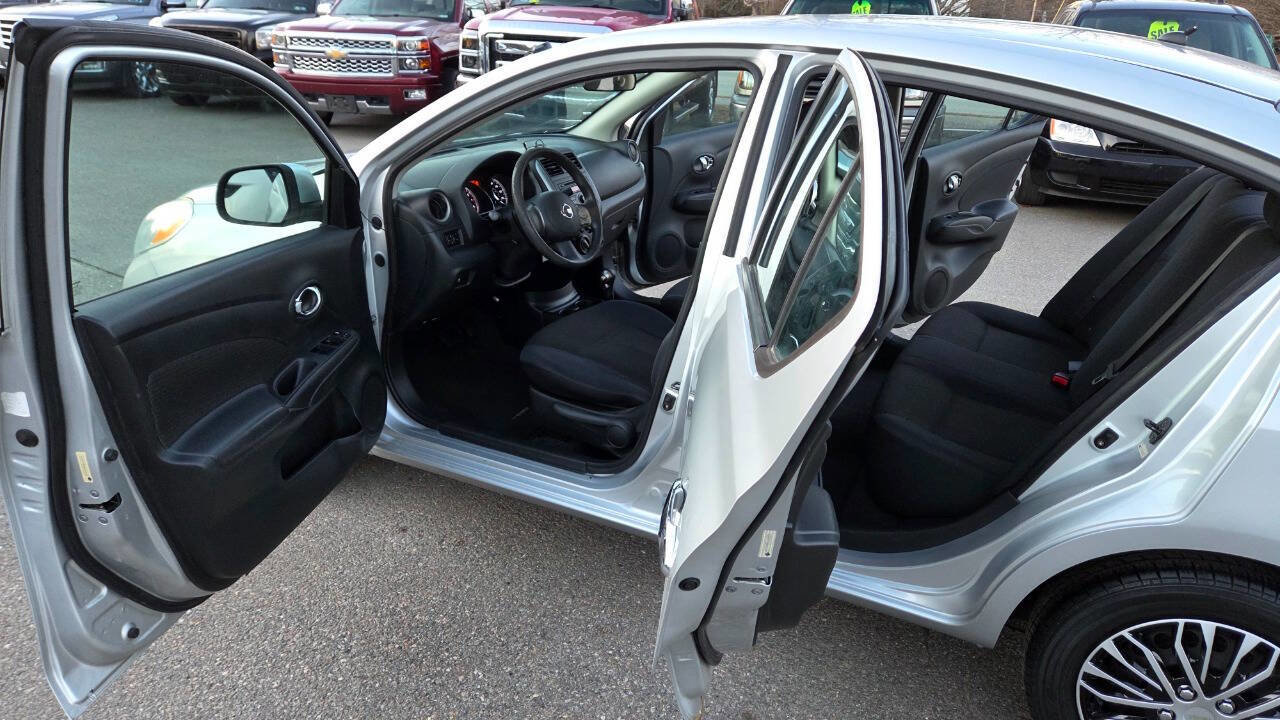 Used 2013 Nissan Versa SV image 21