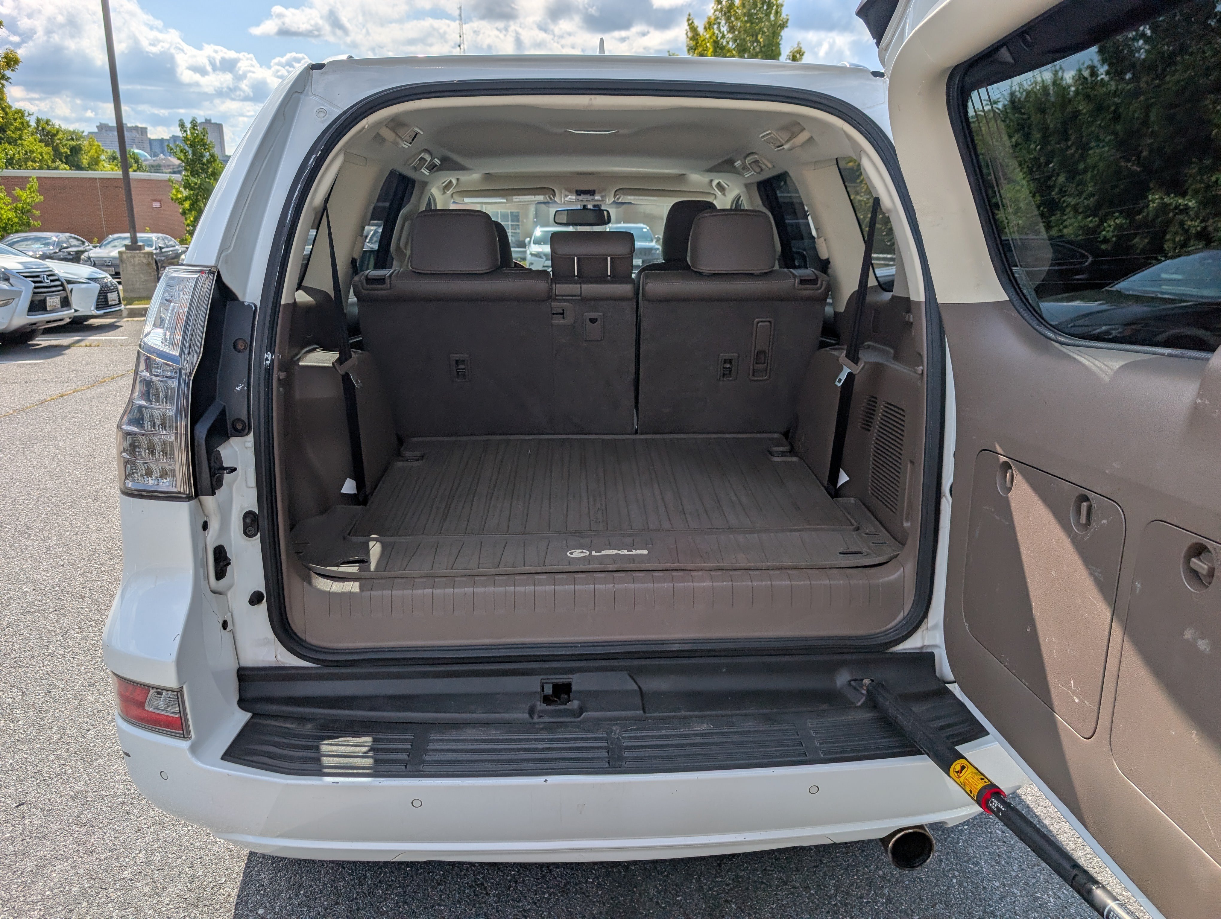 Used 2016 Lexus GX 460 w/ Premium Package AWD/4WD image 12
