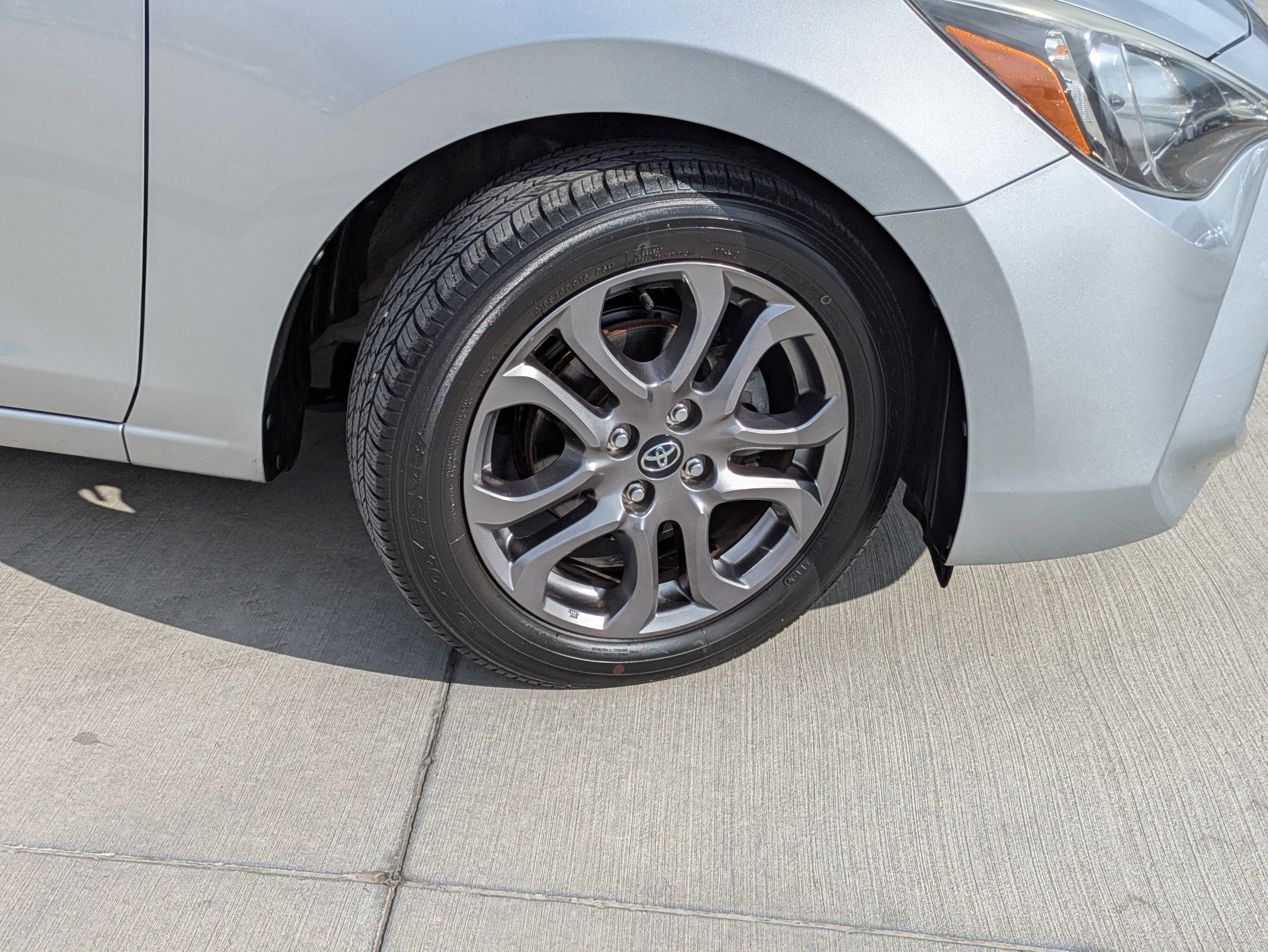 Used 2020 Toyota Yaris LE image 7