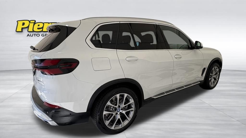 Used 2025 BMW X5 xDrive50e image 9