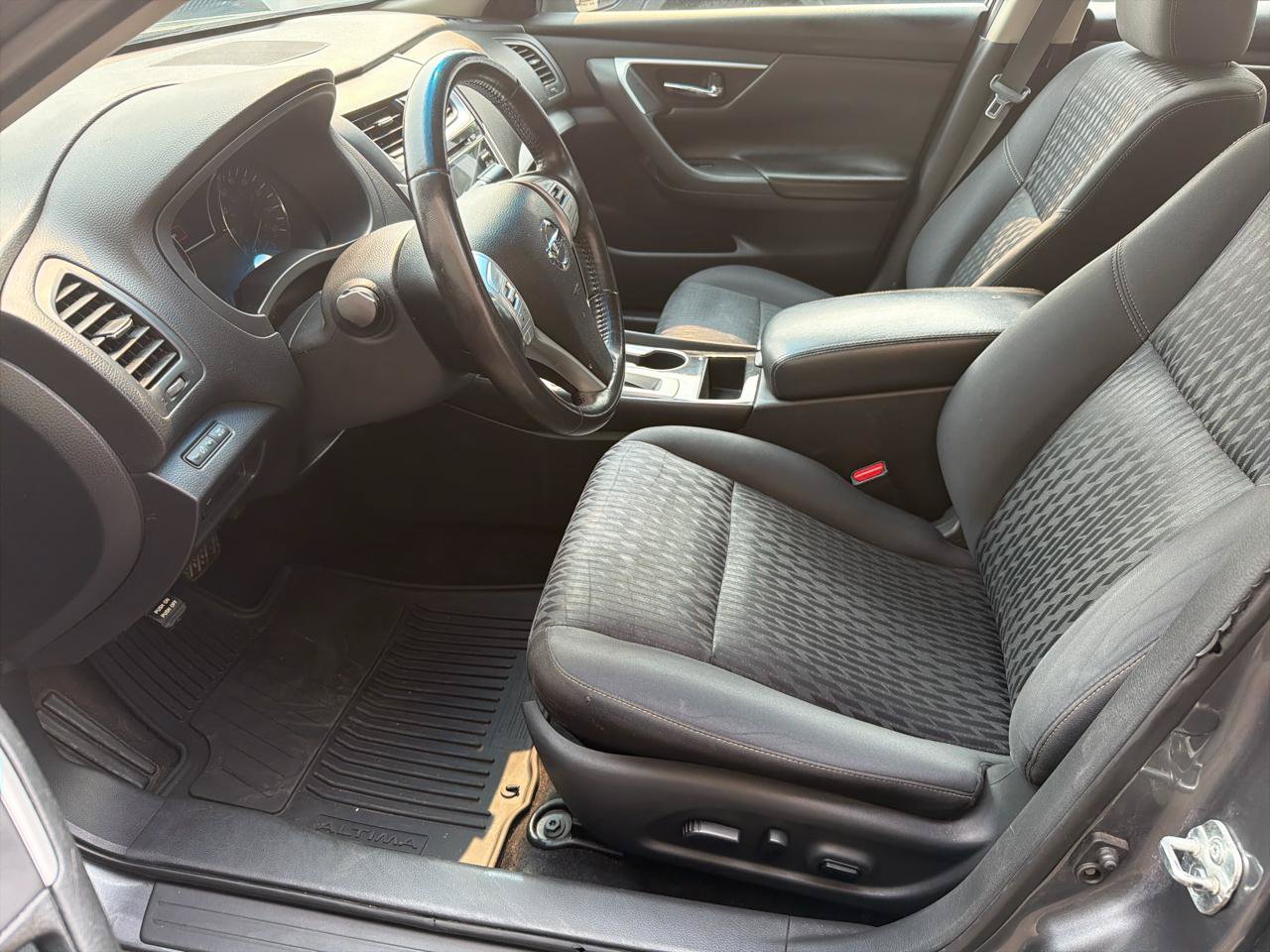 Used 2018 Nissan Altima 2.5 SV FWD image 16