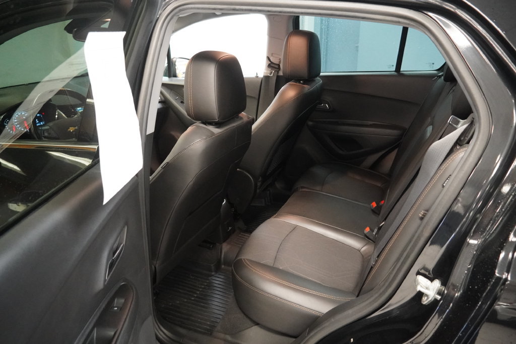 Used 2019 Chevrolet Trax LT w/ LT Convenience Package FWD image 17