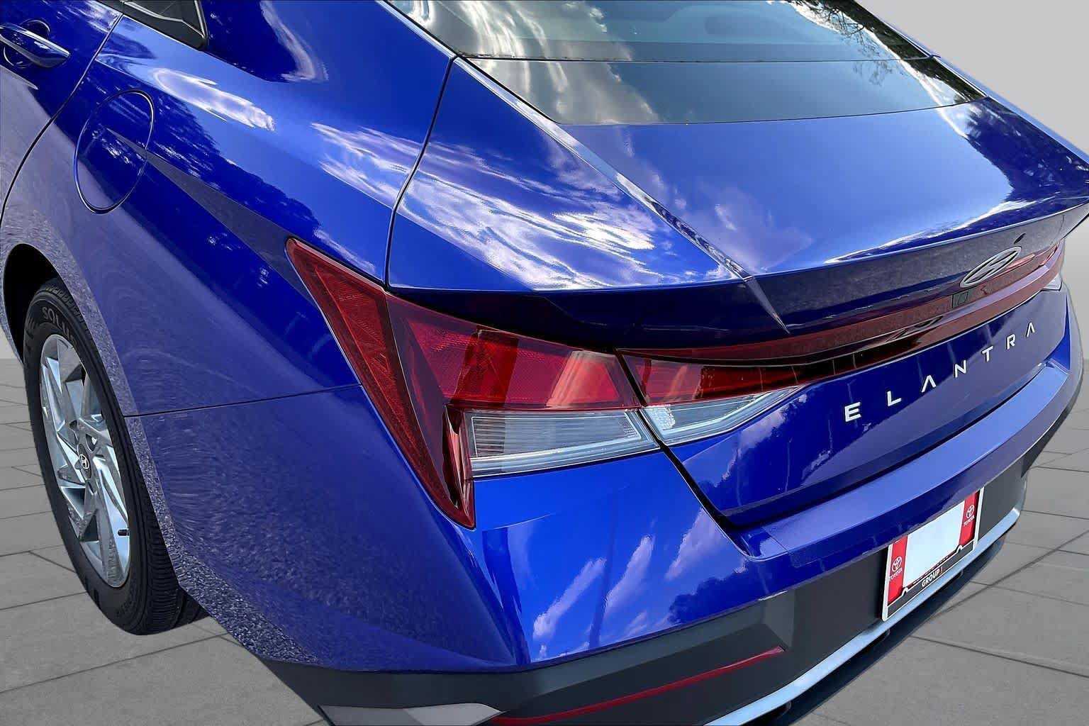 Used 2024 Hyundai Elantra SEL FWD image 28