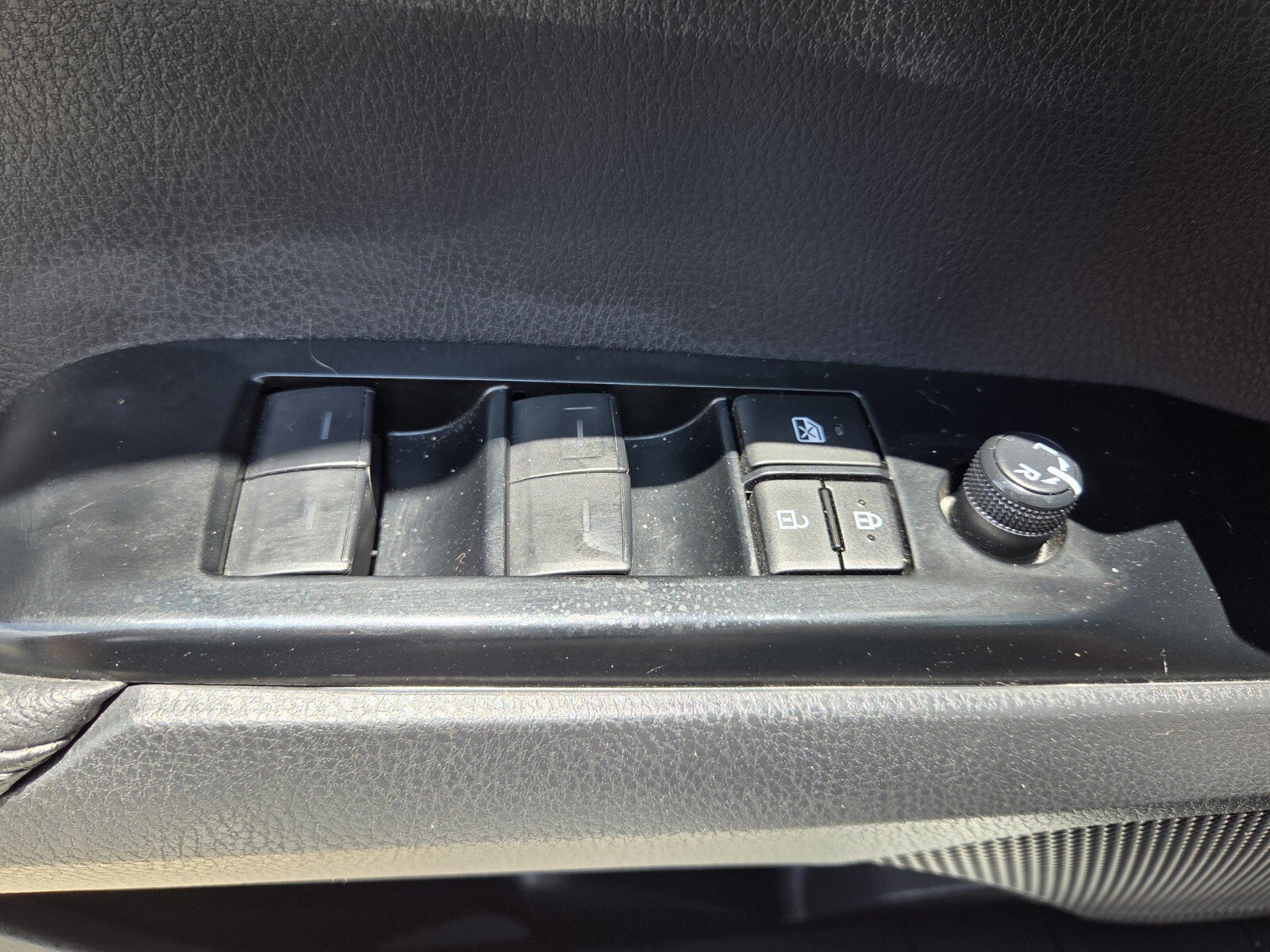 Used 2025 Toyota Camry XSE FWD image 15