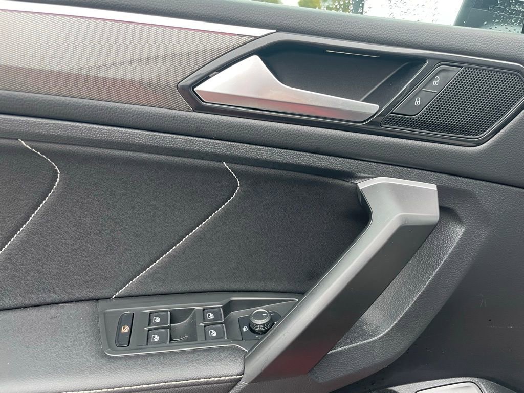 Used 2024 Volkswagen Tiguan SE R-Line image 19