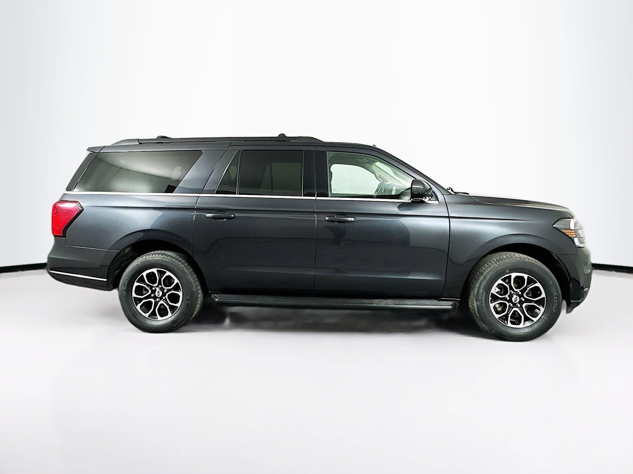 Used 2024 Ford Expedition Max XLT image 10