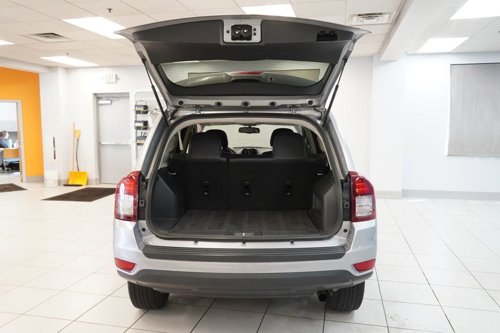 Used 2016 Jeep Compass Latitude AWD/4WD image 9
