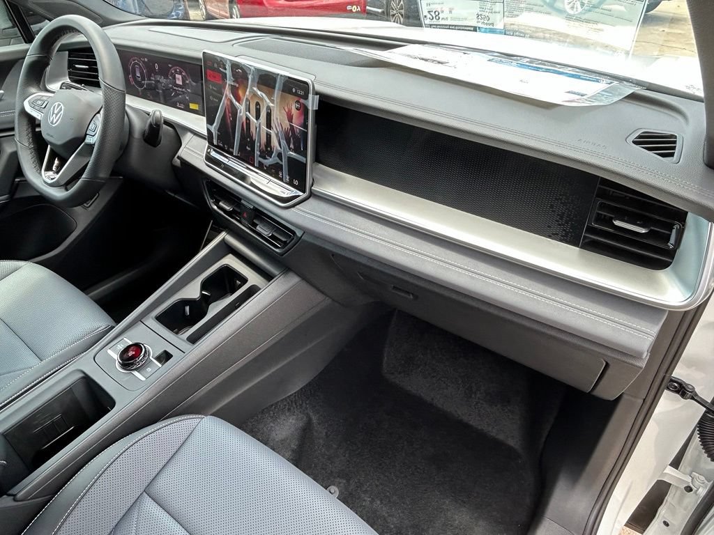 New 2026 Volkswagen Tiguan SE R-Line FWD image 35