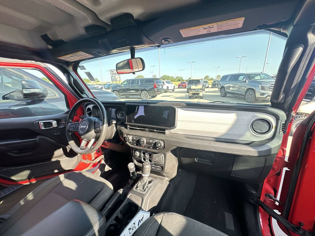 Used 2025 Jeep Gladiator Sport AWD/4WD image 30