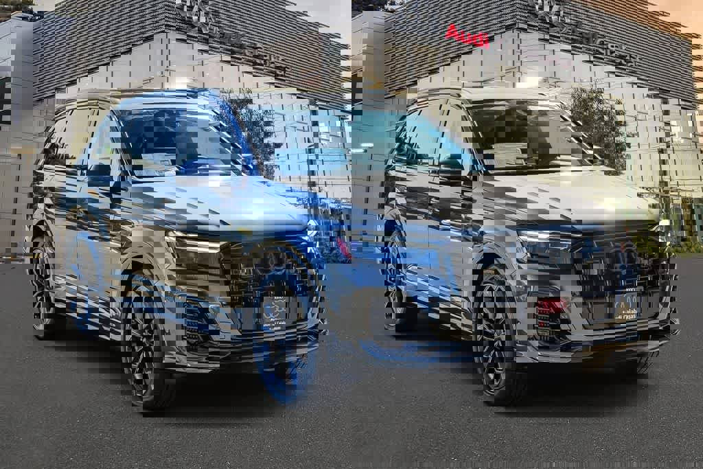 Used 2026 Audi Q7 3.0T Premium Plus w/ Premium Plus Package AWD/4WD image 3