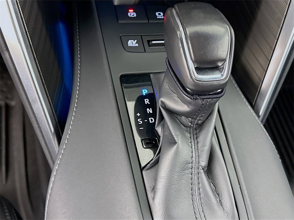 Used 2023 Toyota Venza Nightshade image 18