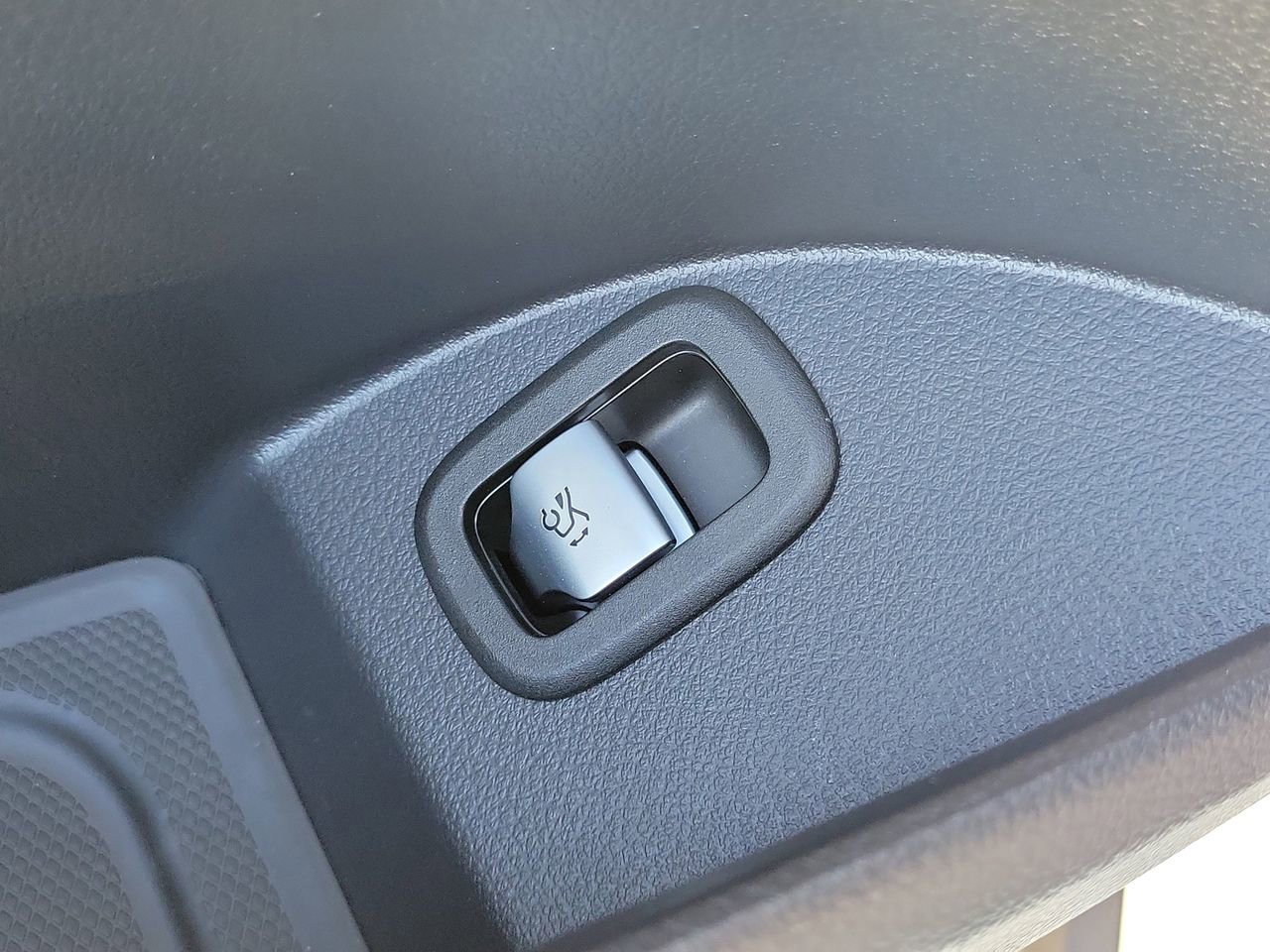 Certified 2026 Mercedes-Benz GLC 300 image 26