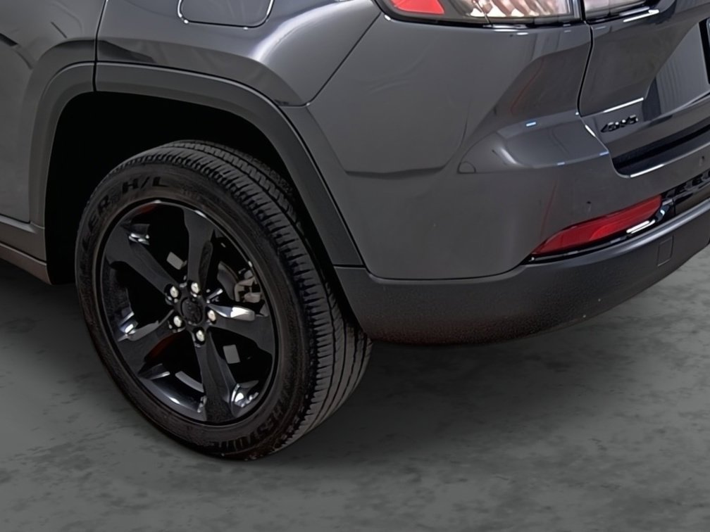 Used 2023 Jeep Grand Cherokee Altitude AWD/4WD image 9