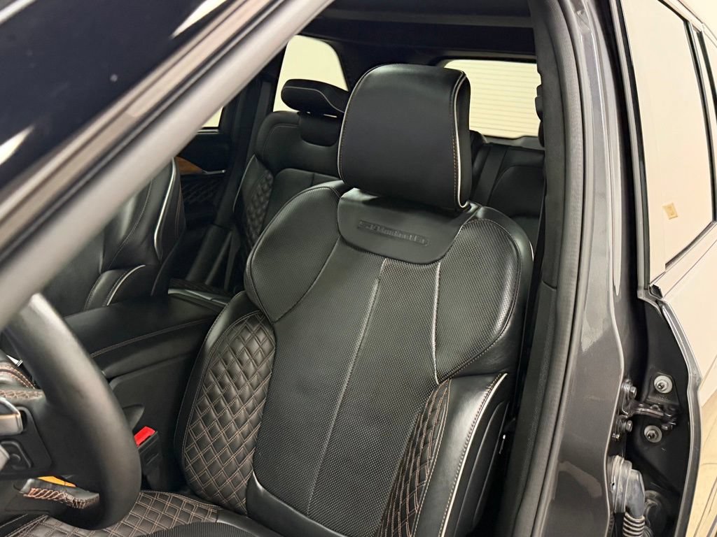 Used 2024 Jeep Grand Cherokee Summit AWD/4WD image 44
