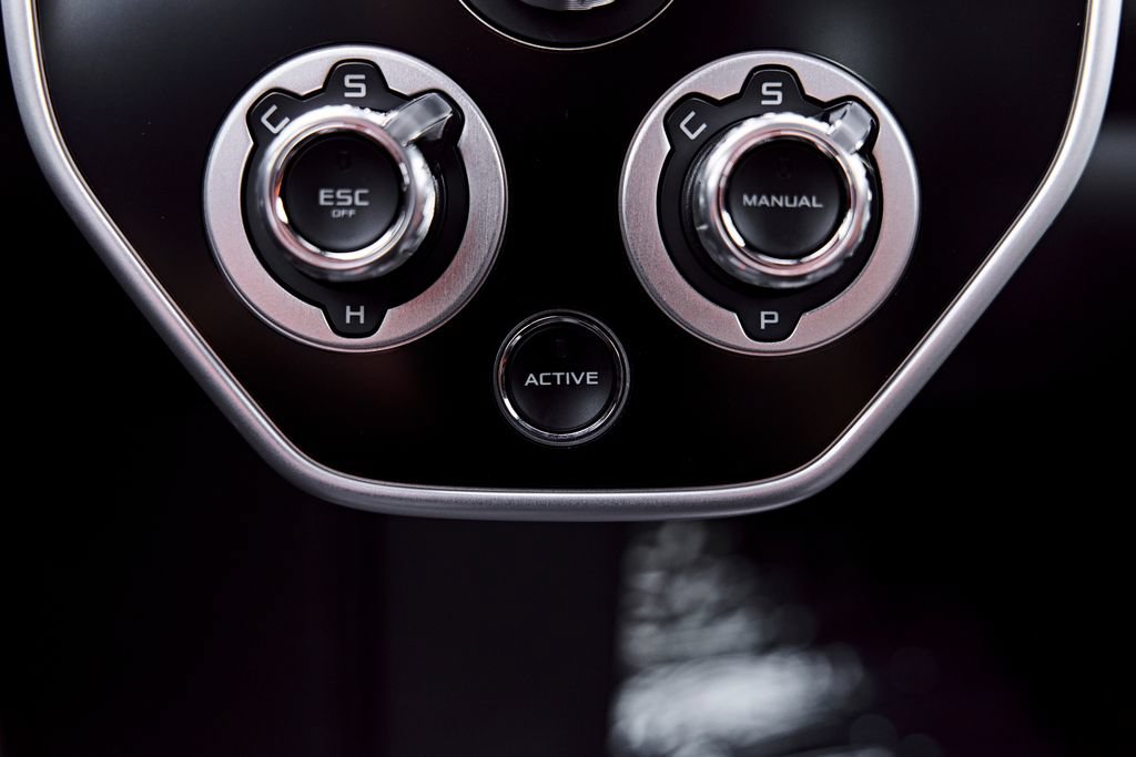 Used 2019 McLaren Senna RWD image 90