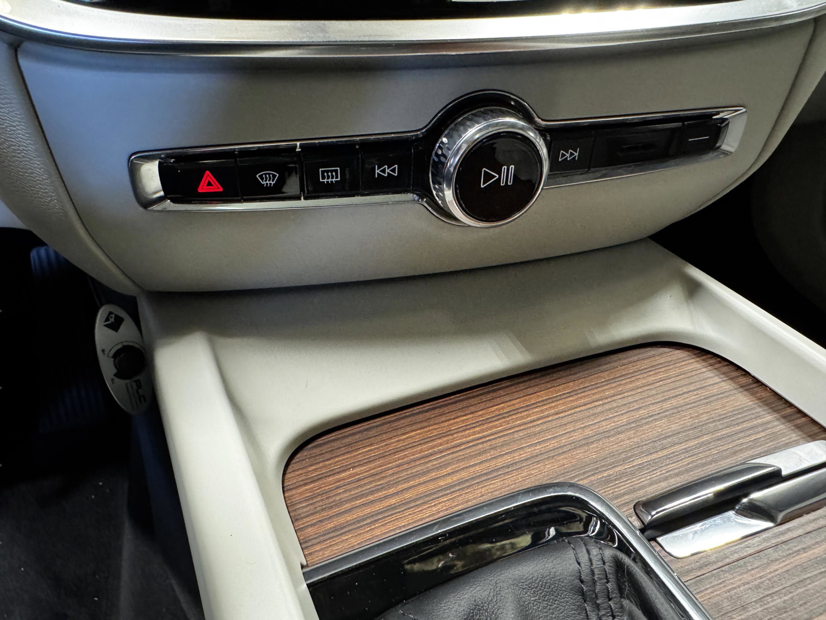 Used 2019 Volvo S60 T6 Momentum w/ Multimedia Package image 26