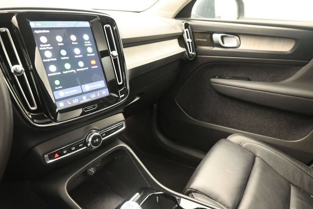 Used 2023 Volvo XC40 B4 Ultimate FWD image 21