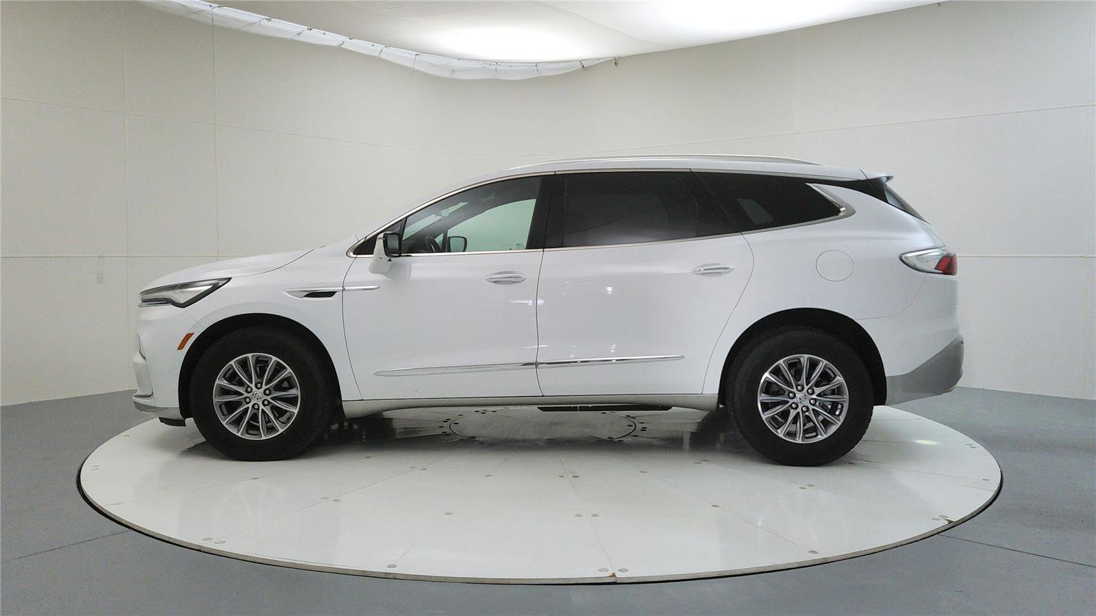 Used 2024 Buick Enclave Premium image 4