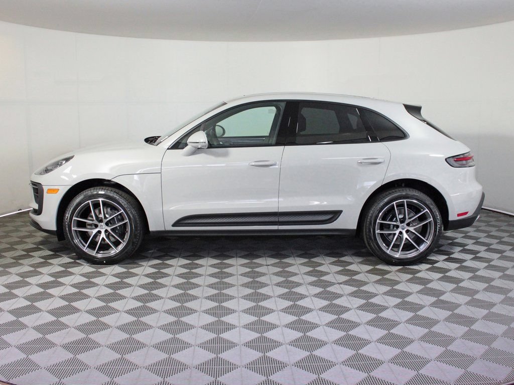 Certified 2026 Porsche Macan AWD/4WD image 2