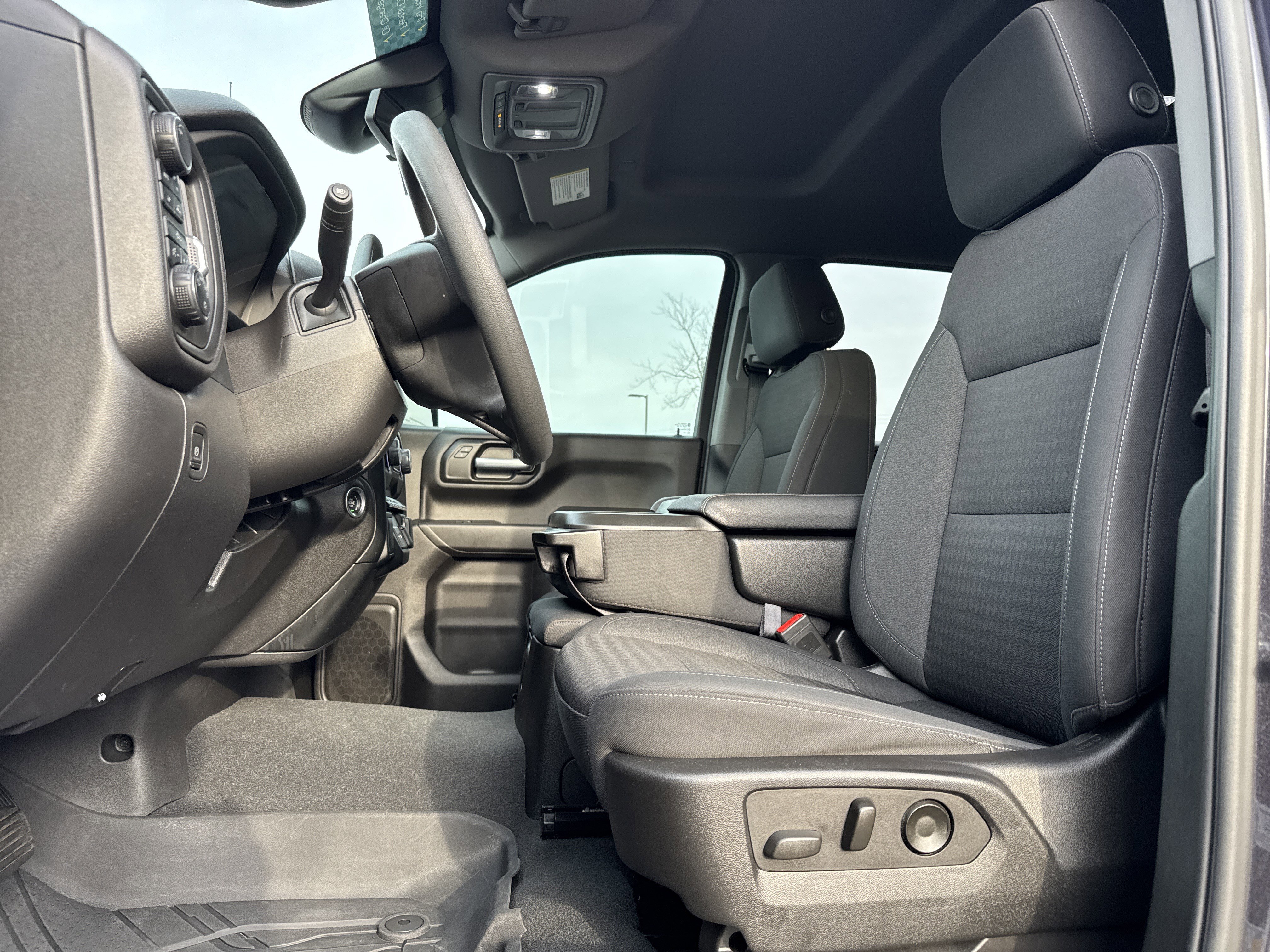 Used 2022 Chevrolet Silverado 1500 Custom image 16