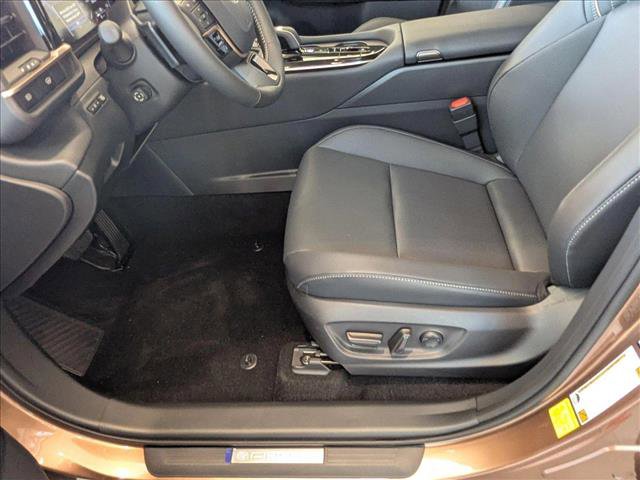 New 2026 Toyota Crown Platinum image 4