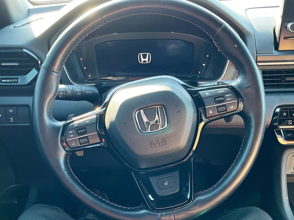 Used 2025 Honda Pilot Black Edition image 11