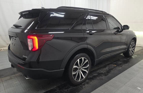 Used 2022 Ford Explorer ST-Line w/ Class IV Trailer Tow Package image 2